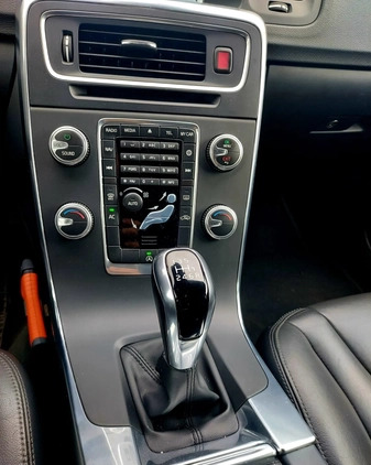 Volvo V60 cena 48300 przebieg: 177000, rok produkcji 2015 z Prudnik małe 121